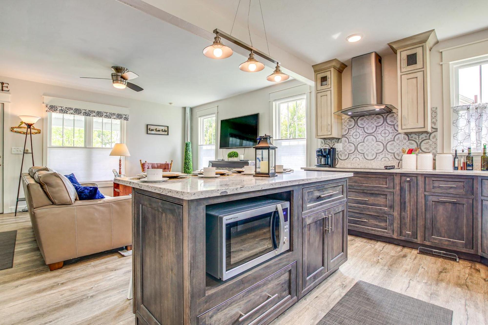 Lavish House With Patio - 2 Blocks To Green Lake! 外观 照片